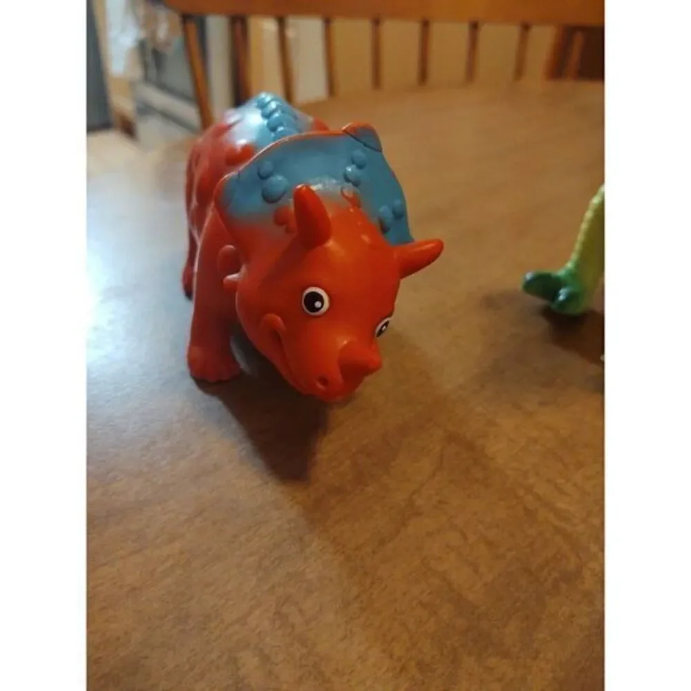 Dinosaurs Figures Tyrannosaurs - Triceratops Plastic Toys‎ Lot Of 2